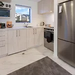 The Happy Hideaway 2 Bed 2 Bath