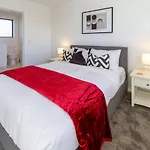The Happy Hideaway 2 Bed 2 Bath