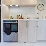 Modern, Convenient, Central: 1 Bedroom Loft