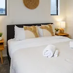 New Brighton Beach Explore - King Bed And Sofa Bed