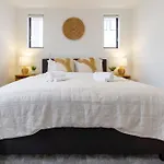 New Brighton Beach Explore - King Bed And Sofa Bed