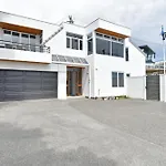 St Andrews Hill - Christchurch Holiday Homes