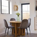 Luxury 2 Bedroom Townhouse By Hagley Park In Cbd