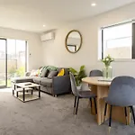 Luxury 2 Bedroom Townhouse By Hagley Park In Cbd