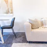 Stylish 2-Bedroom Haven Next To Hagley Park