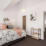 Funky Spacious 2Bdrms 2Bthrms Free Covered Park.