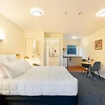 Daffodil Motel