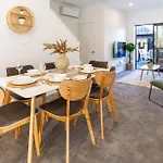 3 Minutes Walk To Riverside Market 4Bed4Bath