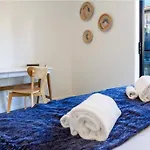 3 Minutes Walk To Riverside Market 4Bed4Bath