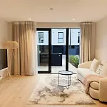 Black-Luxe Living In The Heart Of City
