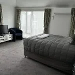 Courtesy Court Motel