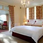 Huntley Lodge