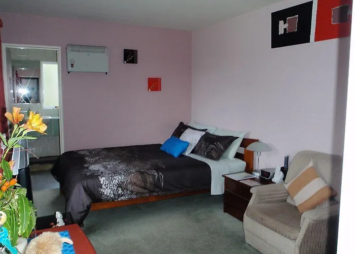Purple-Der House Accommodation