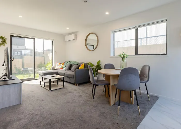 Luxury 2 Bedroom Townhouse By Hagley Park In Cbd