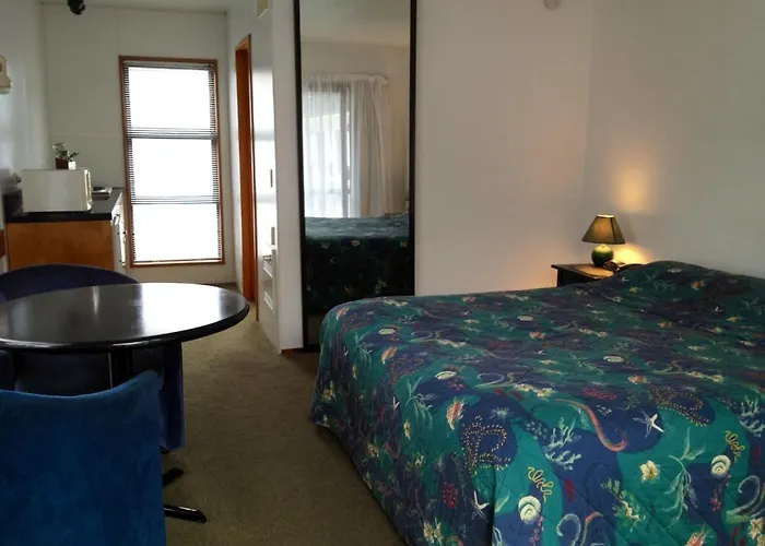 Academy Motor Lodge