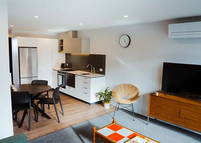New Townhouse, Heart Of City Centre, 2 Bed 2 Bath, Car Park
