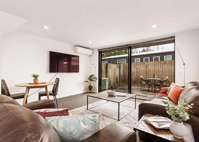 Funky Spacious 2Bdrms 2Bthrms Free Covered Park.