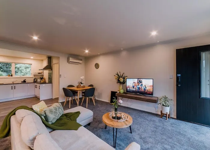 Heaven On Hagley - Sleeps 6