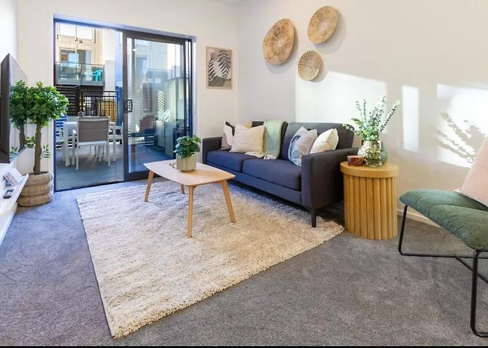 3 Minutes Walk To Riverside Market 4Bed4Bath