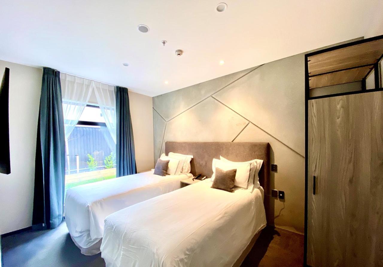 Whitewood Suites Inner City Luxury Hotel