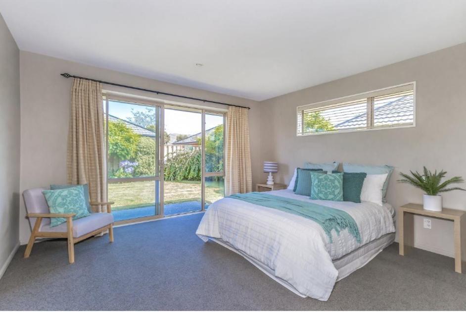 Airport, Motorway, Shopping Handy Holiday home