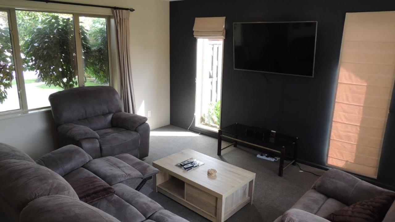 Airport, Motorway, Shopping Handy Holiday home