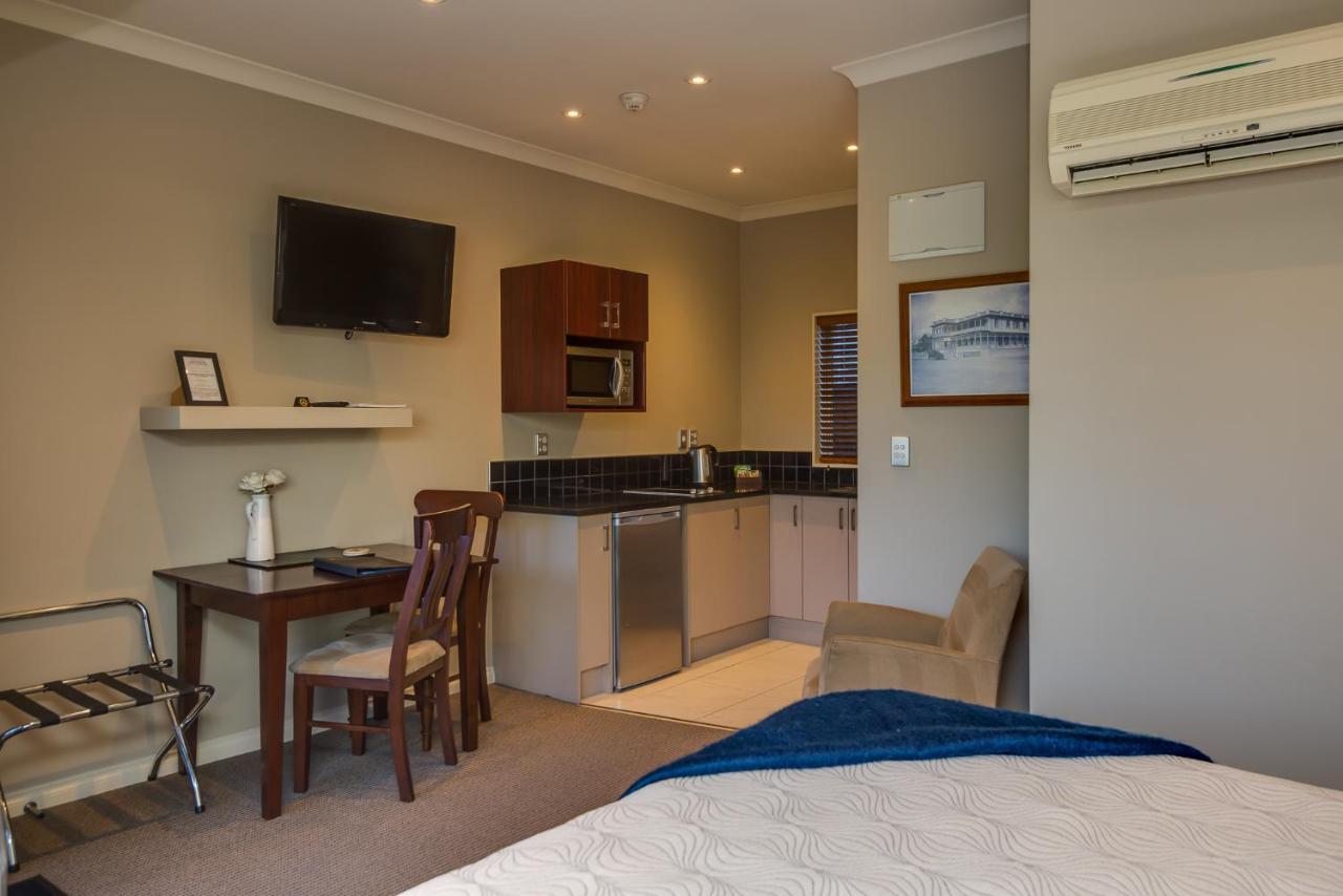 Merivale Manor 4*