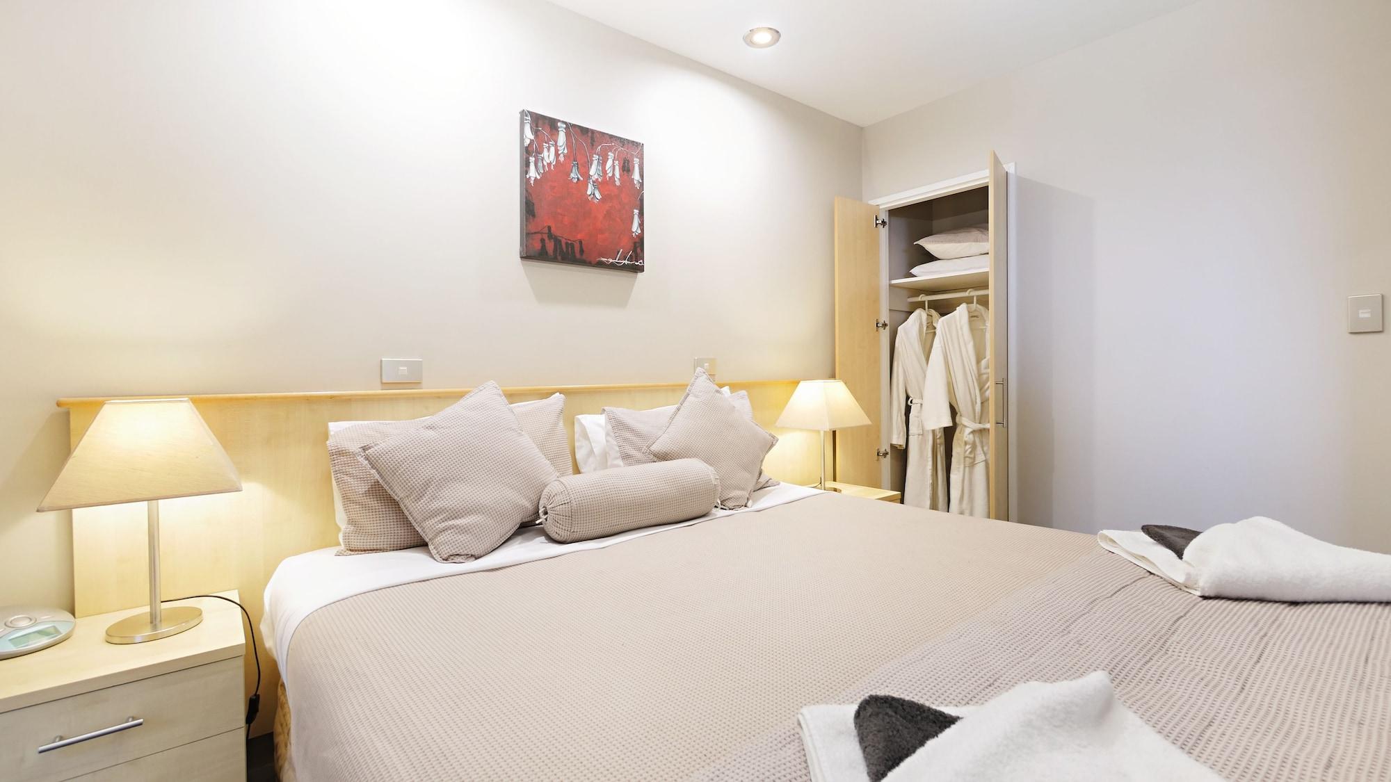 Arthur's Court Motor 5*