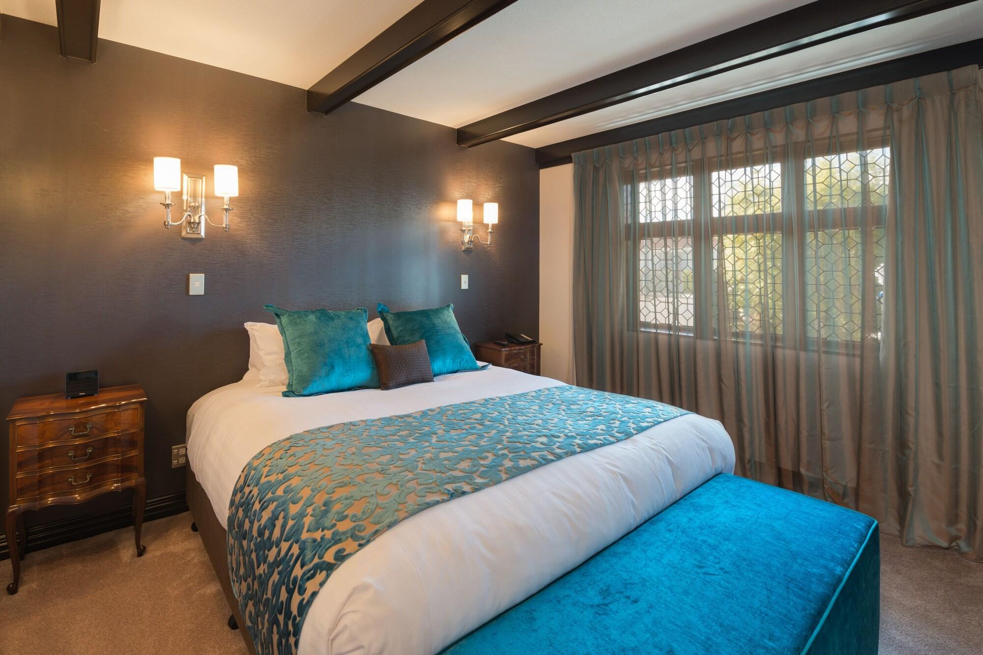 Scenic Cotswold Hotel Christchurch