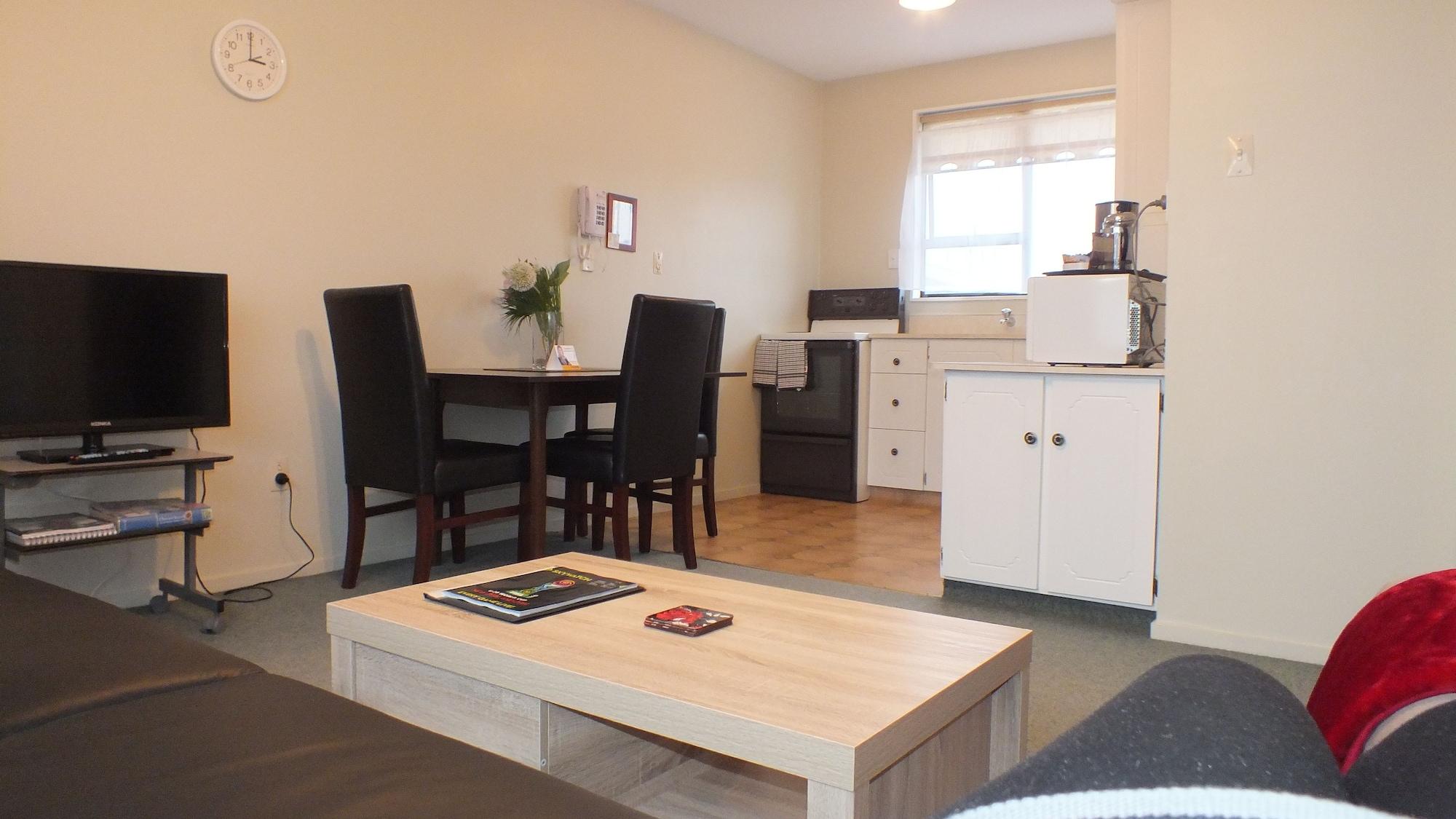 Econo Canterbury Court