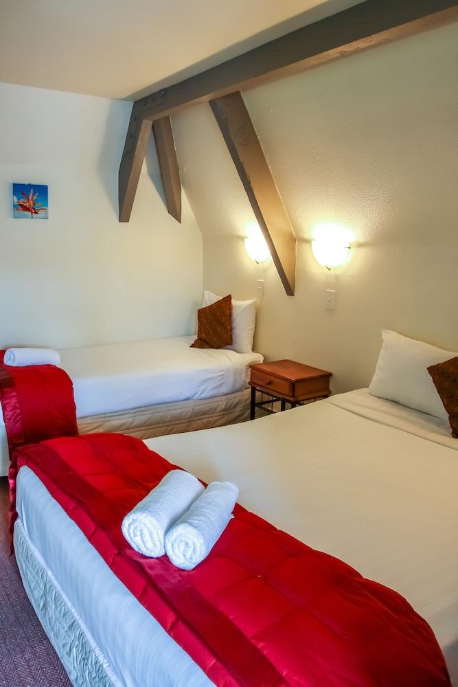 Camelot Motor 4*