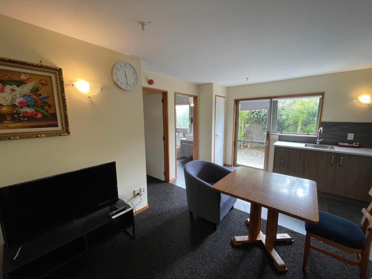 Park Motor Motel 4*