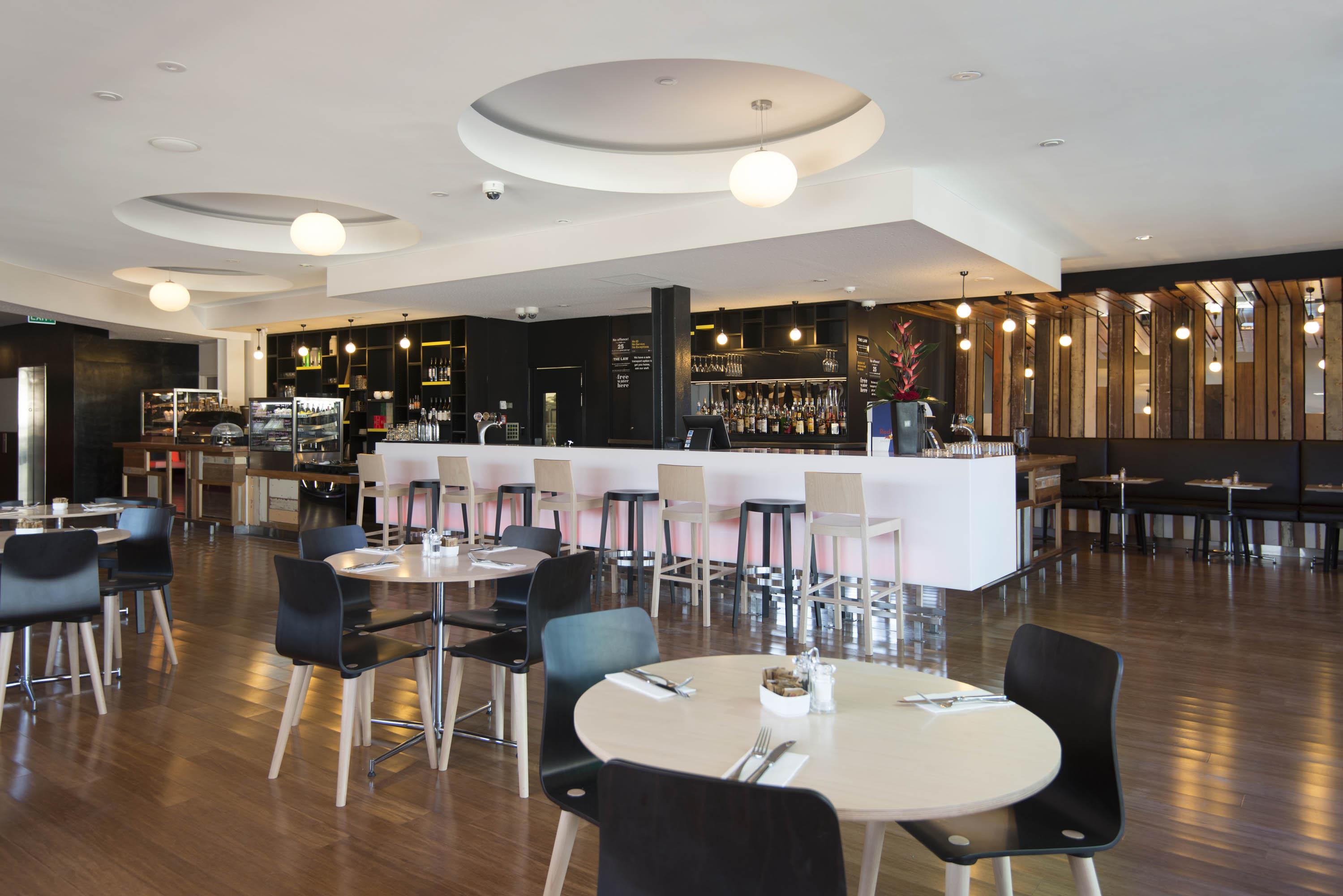 Breakfree On Cashel, An Accor