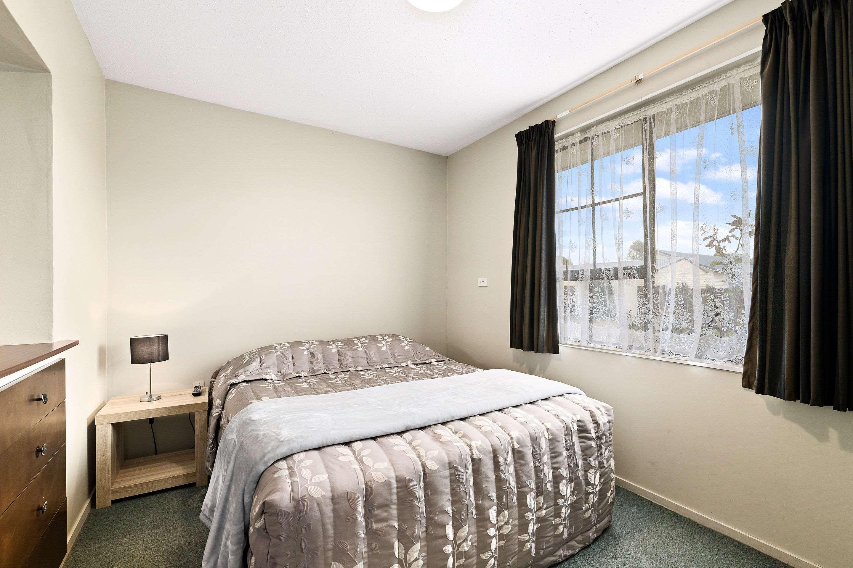 Econo Canterbury Court Motel