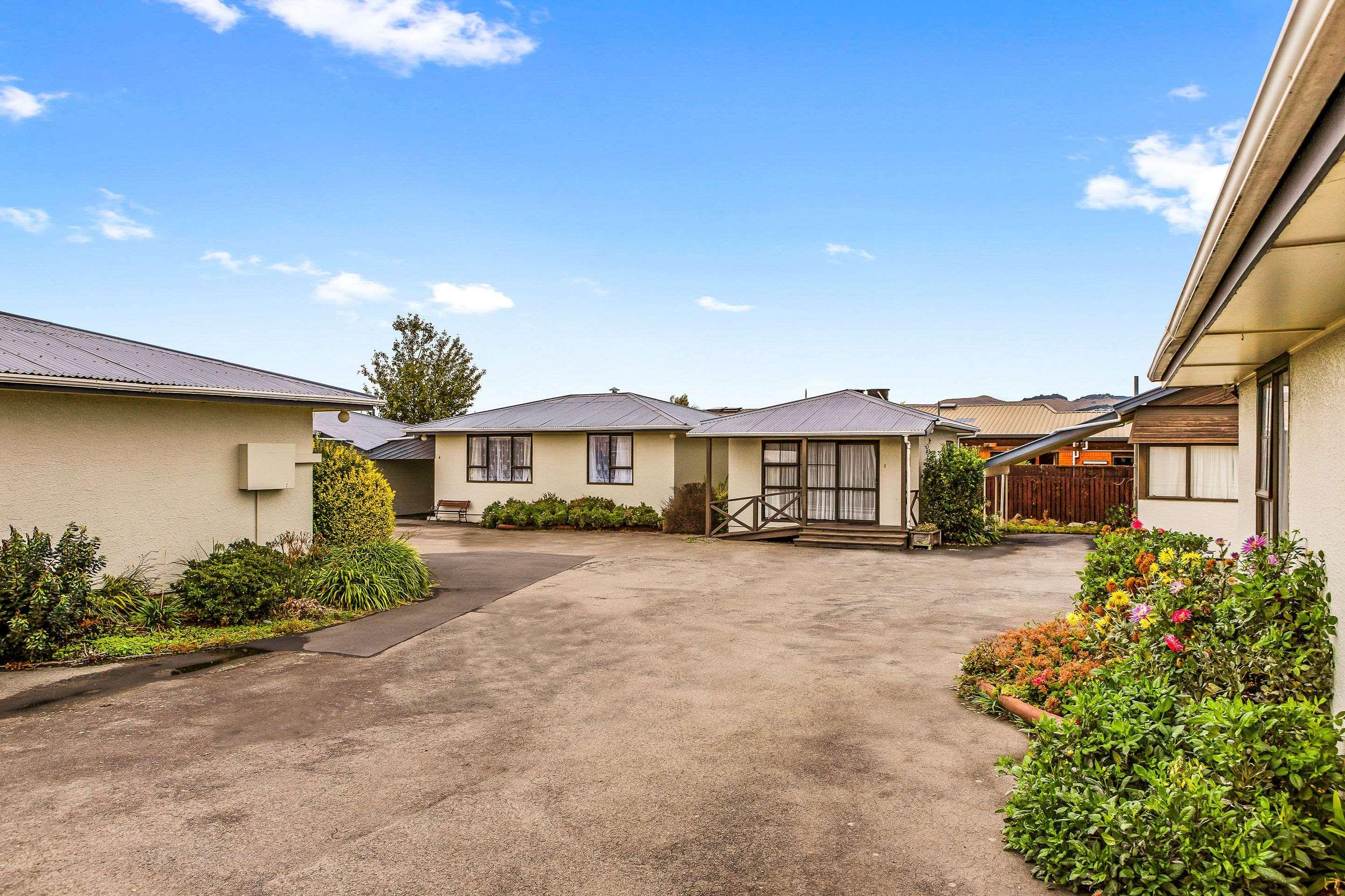 Econo Canterbury Court Motel 3*