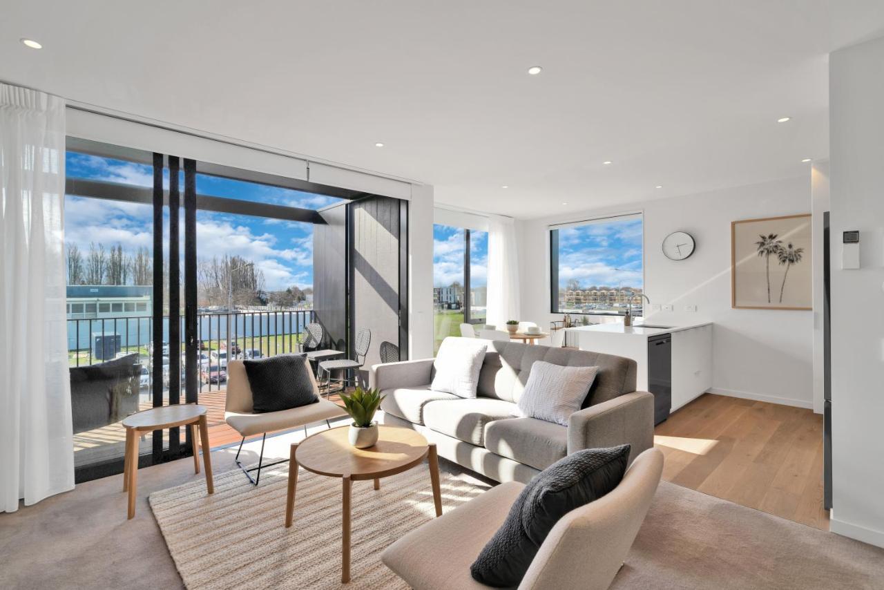 Floor Luxury W Sunny Balcony * Christchurch