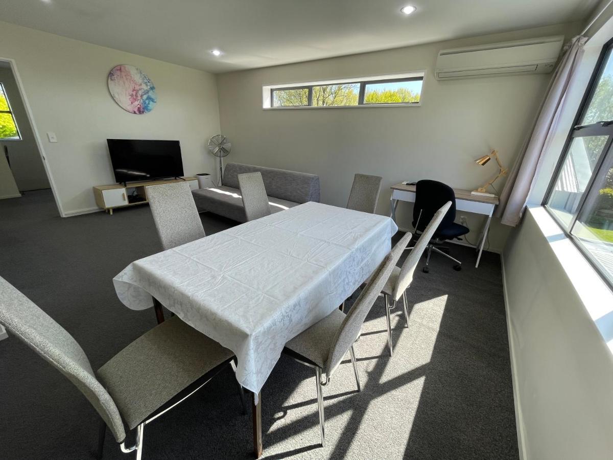 Quiet, New, Sunny Cnzhouse On Upstairs Near Cbd