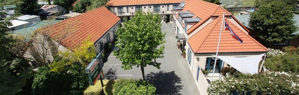 Bush Court