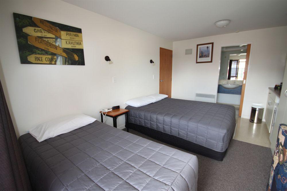 Airways Motel 4*