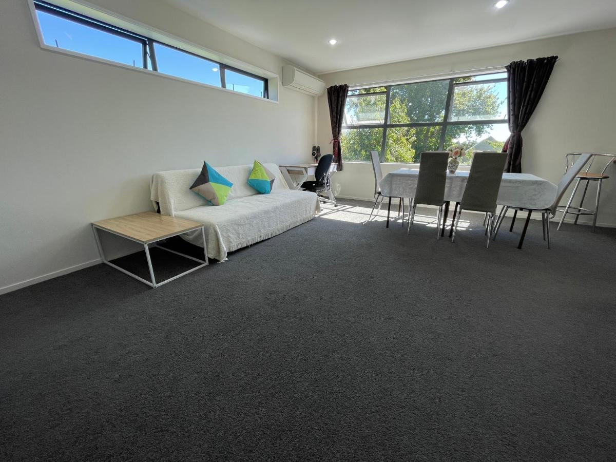 Quiet, New, Sunny Cnzhouse On Upstairs Near Cbd