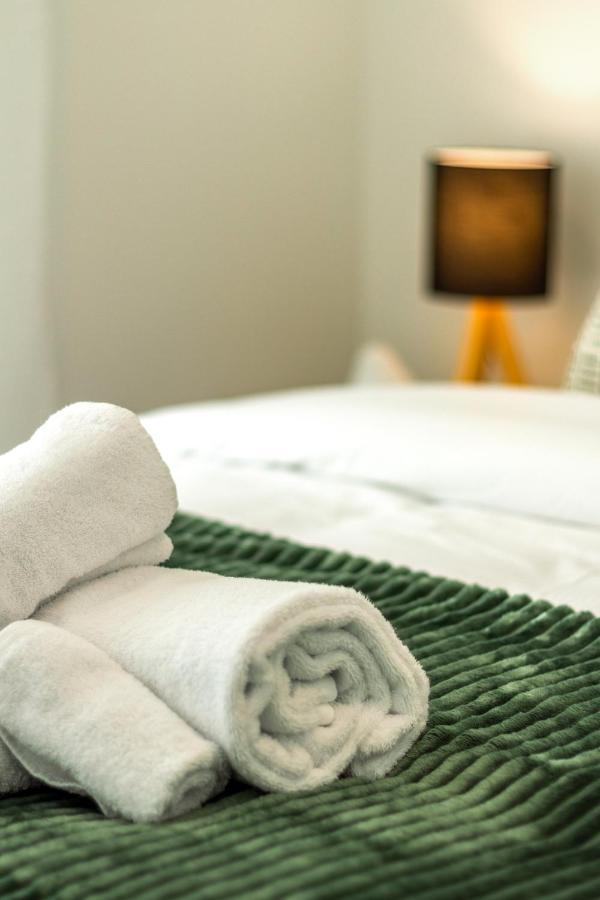 Indulge In Hagley Park 2 Bed 2 Bath Apartment Christchurch