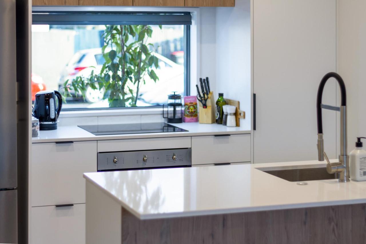 Lights Retreat With Carpark 2 Bed 2 Bath Apartment Christchurch