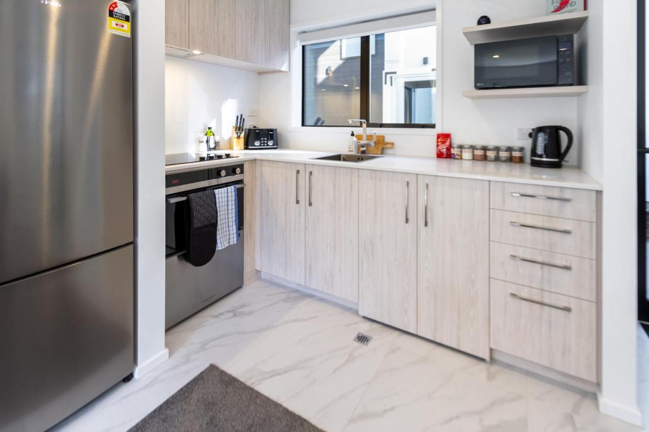 Awaits 2 Bed 2 Bath With Carpark Apartment Christchurch