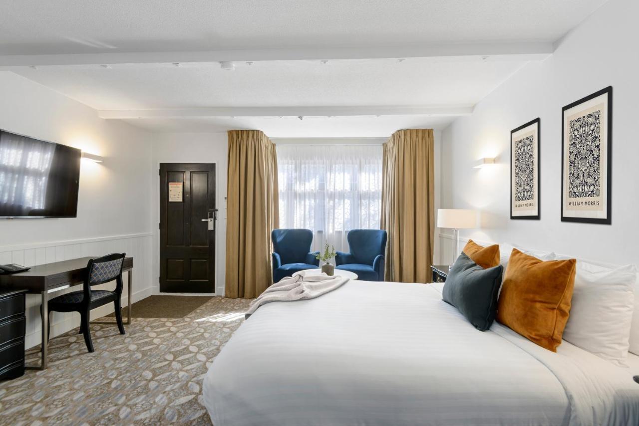 Scenic Cotswold Hotel Christchurch
