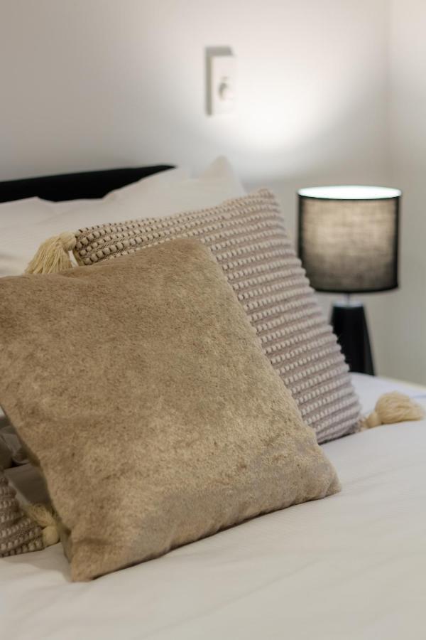 Modern City Living By Latimer Square, Cathedral Apartment *