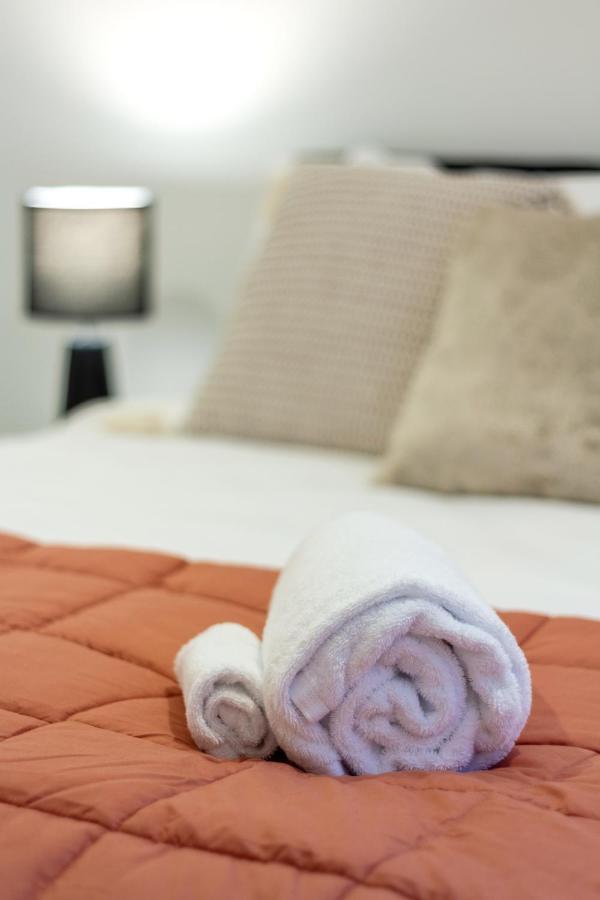 Modern City Living By Latimer Square, Cathedral Apartment