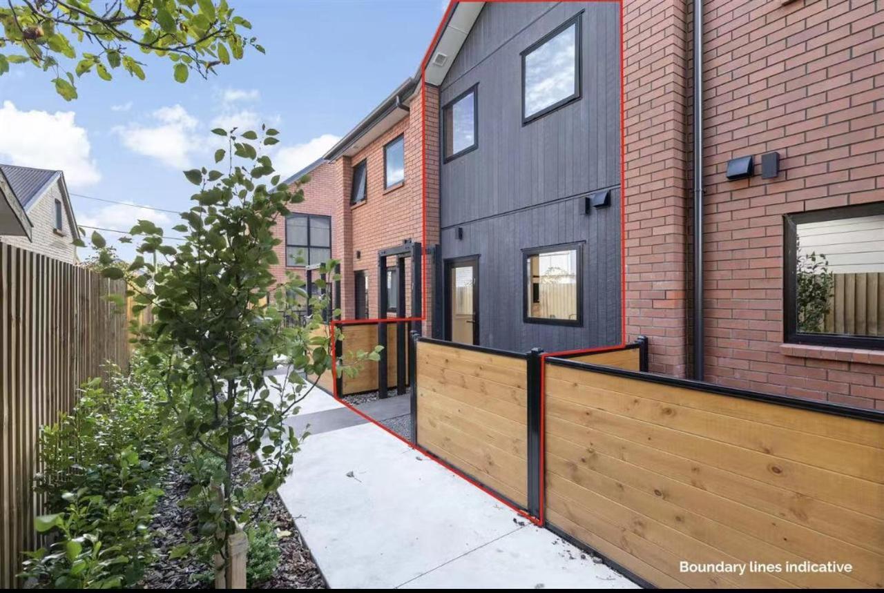 New Cozy Townhouse Near Chch Arena *