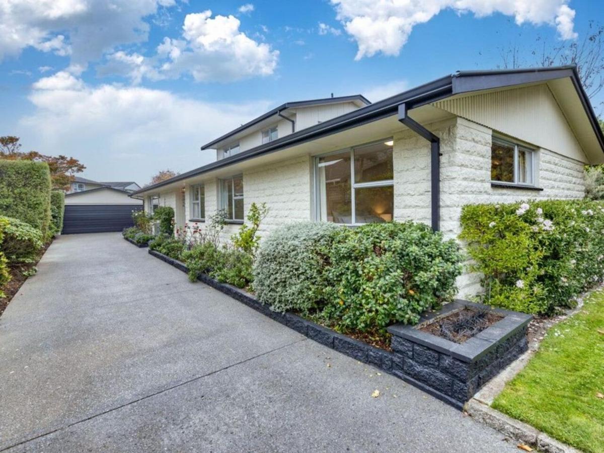 The Airport House Guest house Christchurch