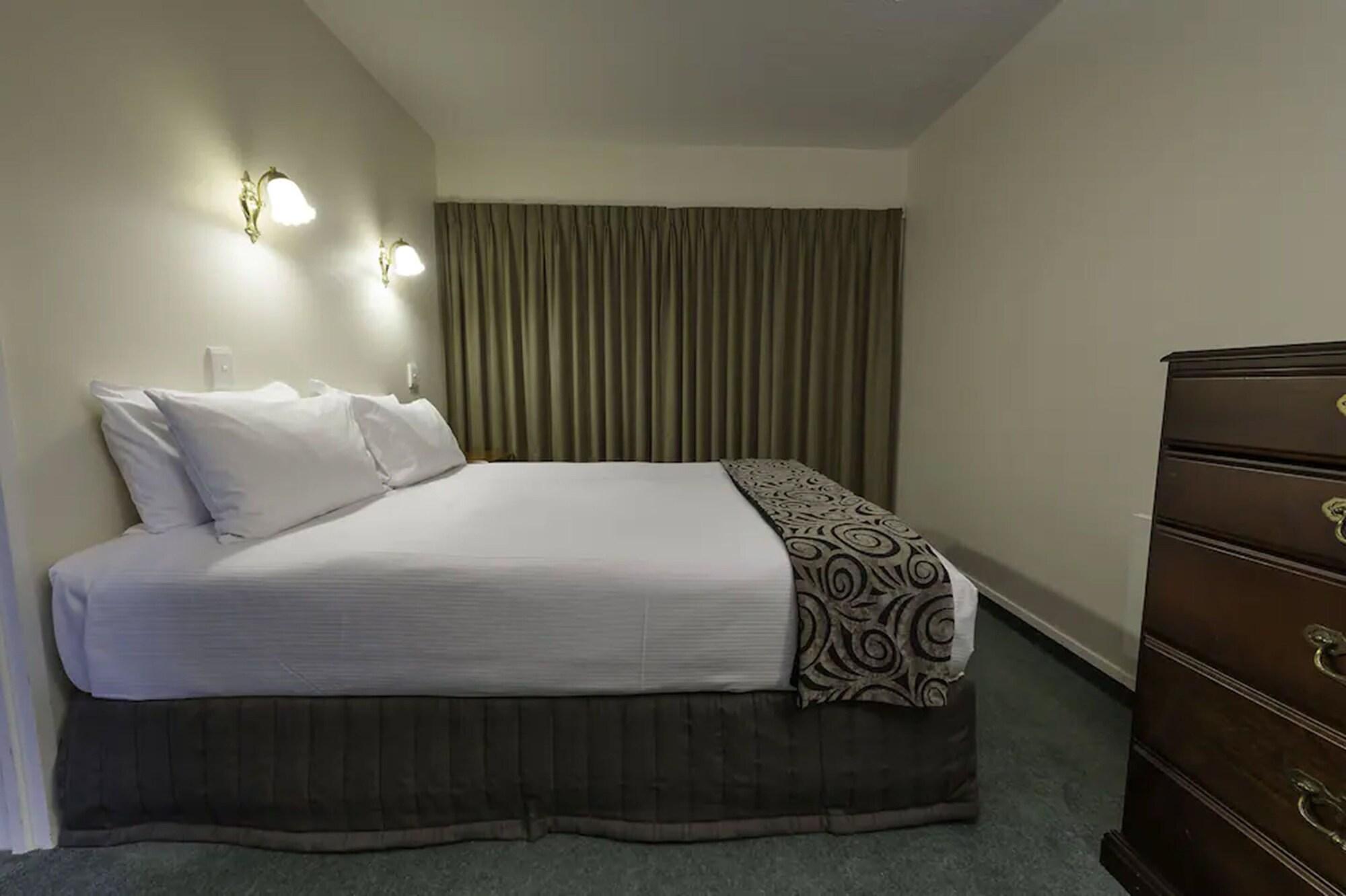Scenic Cotswold Hotel Christchurch