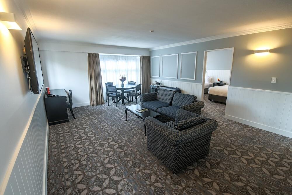Scenic Cotswold Hotel Christchurch